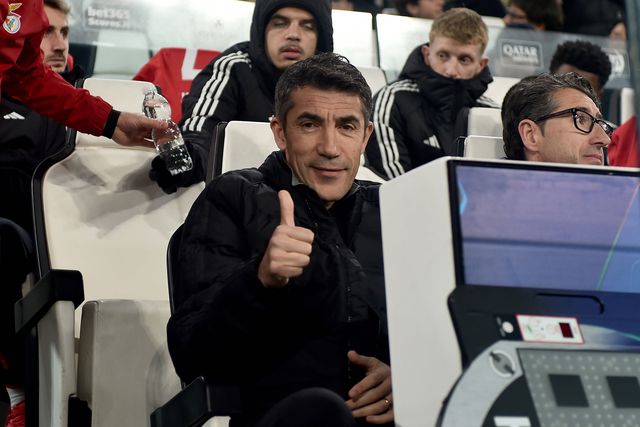 Explodiu o petardo na mão de Bruno Lage