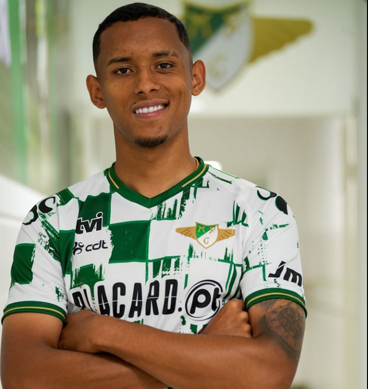 Mercado (oficial): Abel Ferreira cede defesa-central ao Moreirense