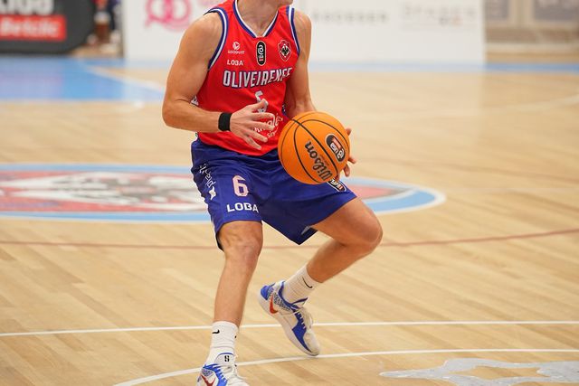 Galomar fez abanar Oliveirense