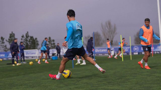 Dragões mostram treino de Moffi no Olival