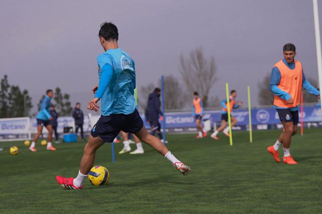 Dragões mostram treino de Moffi no Olival