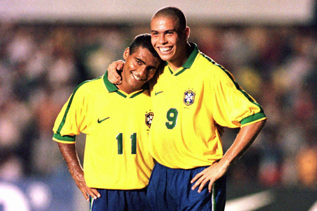 Romário e Ronaldo, antigos pontas de lança brasileiros (foto Imago)