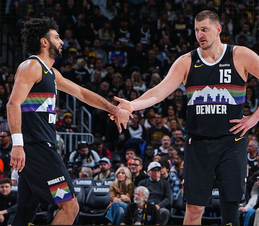 Nikola Jokic regressou um mês depois