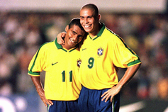 Romário e Ronaldo, antigos pontas de lança brasileiros (foto Imago)