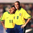 Romário e Ronaldo, antigos pontas de lança brasileiros (foto Imago)