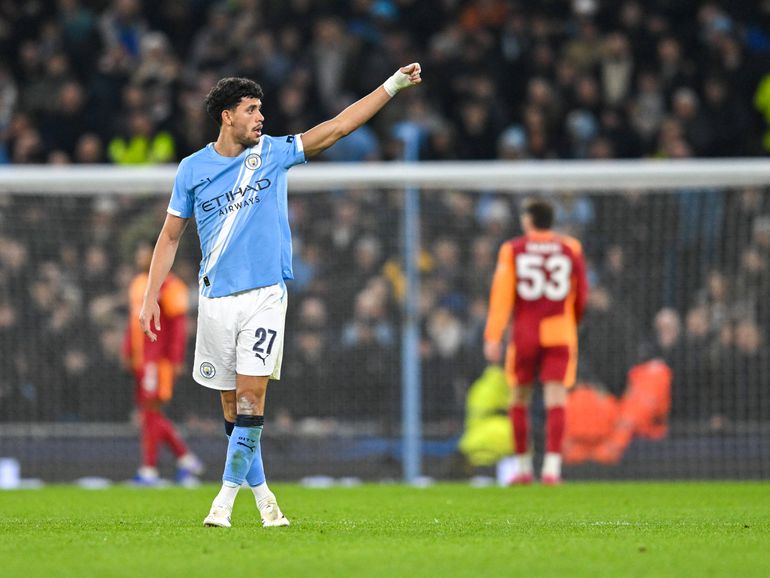 Matheus Nunes em ação durante o encontro com o Galatasaray para a Champions