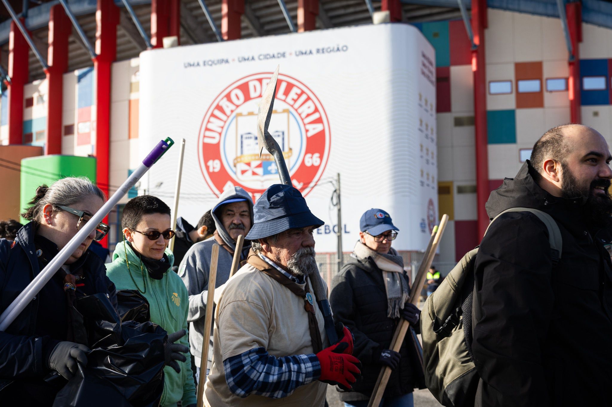 Operações de limpeza no Estádio Dr. Magalhães Pessoa, em Leiria - Foto: UD Leiria