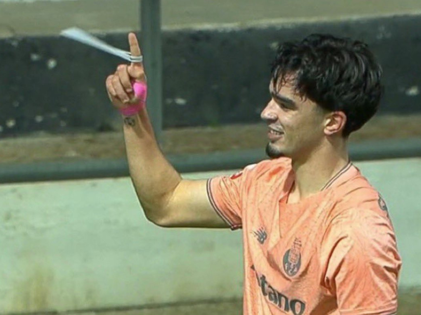 Mateus Mide marca pelo FC Porto B e celebra à Vitinha (D.R.)