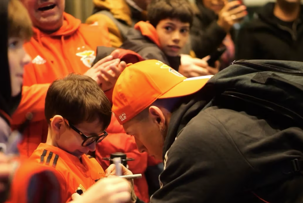 Benfica recebido com carinho em Tondela (vídeo)