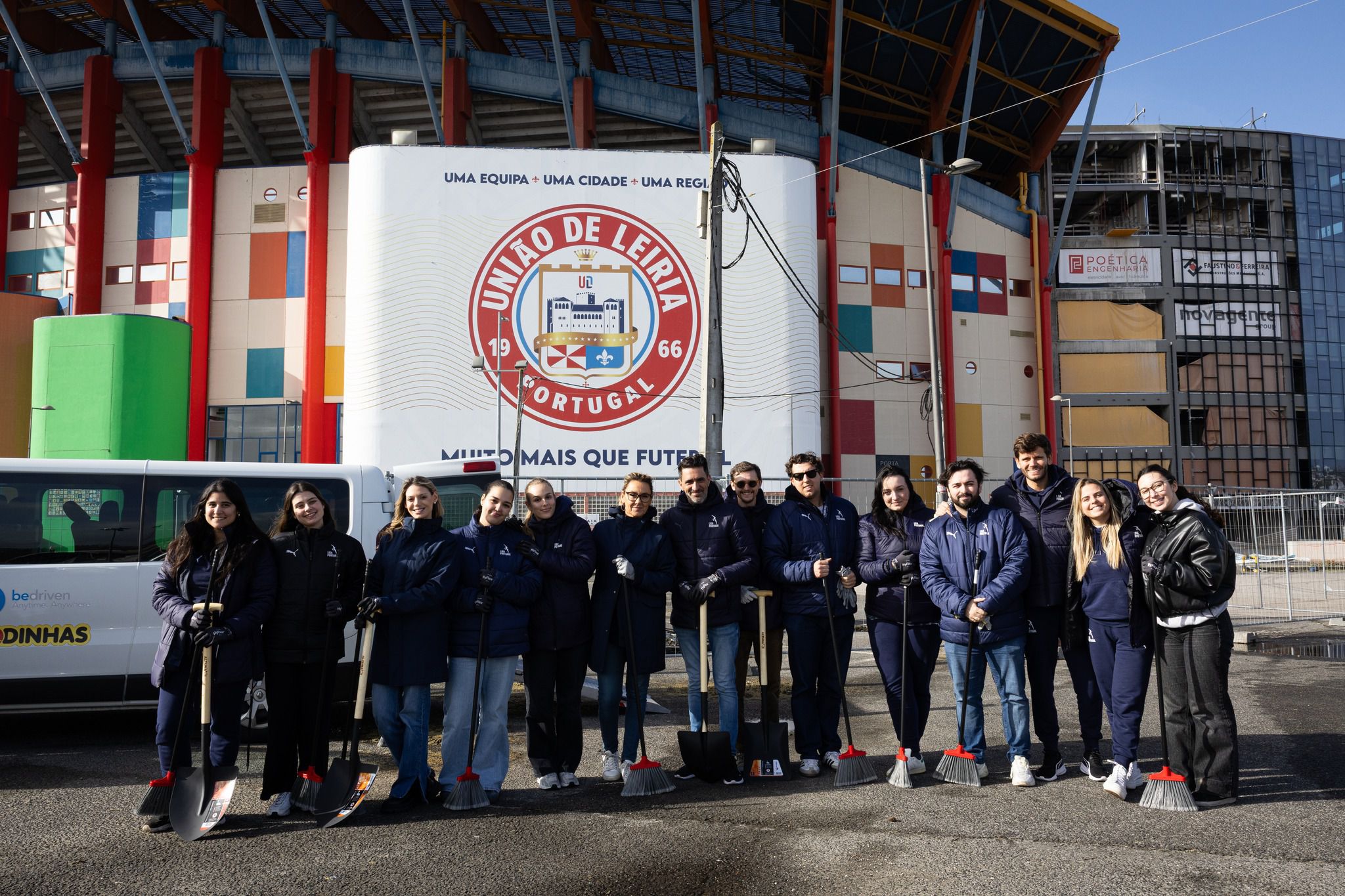 Operações de limpeza no Estádio Dr. Magalhães Pessoa, em Leiria - Foto: UD Leiria