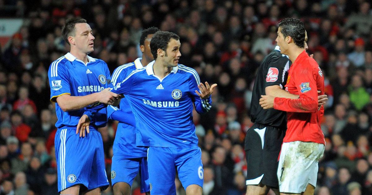 Meio milhão para caridade: lenda do Chelsea leiloa camisolas de Ronaldo e Messi