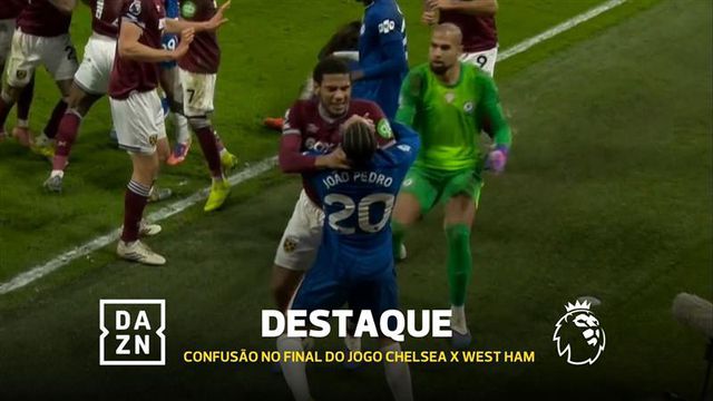 Que caos: ex-Benfica expulso por apertar pescoço a adversário