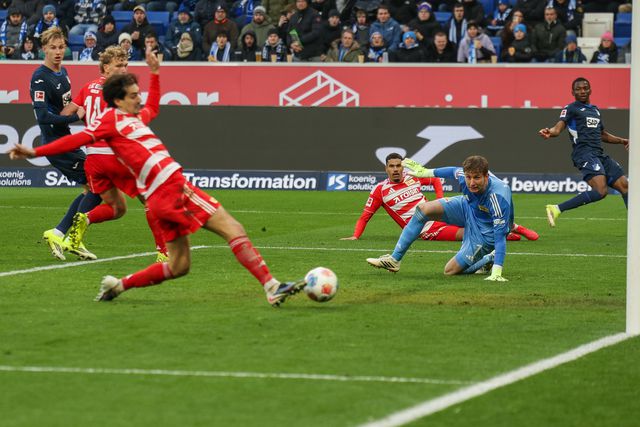 Bundesliga: golo de ex-Sporting não evita derrota, Diogo Leite marca na própria baliza