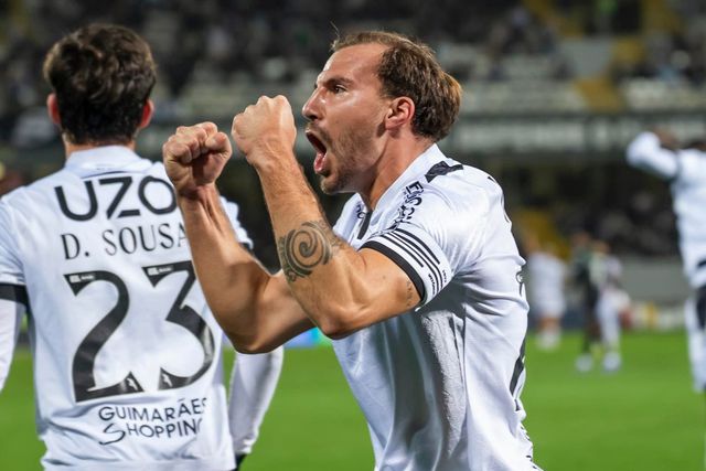 Samu marcou o golo do triunfo vimaranense, num penálti 'cavado' por... Ndoye. Entraram ambos apenas no segundo tempo - Foto: Vitória de Guimarães