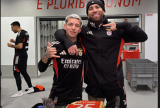 Prestianni fez 20 anos e... foi o caos no balneário do Benfica