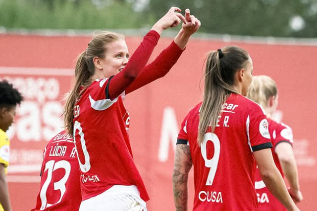 Cabeça de Moller coloca Benfica nas 'meias' da Taça da Liga