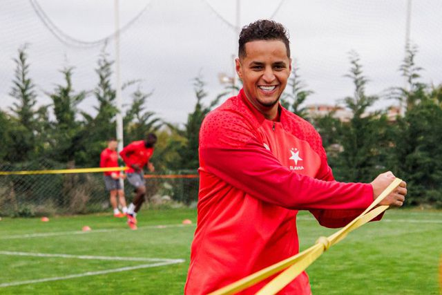 Zero jogos depois... problemático Ihattaren rescinde com o Slavia Praga