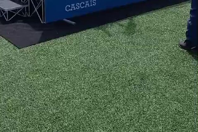 Entrega de troféu de campeão aos jogadores do Belenenses