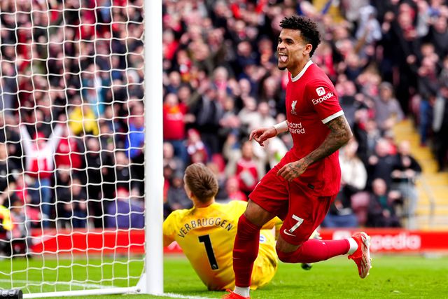 Liverpool apanha susto, mas consegue os três pontos