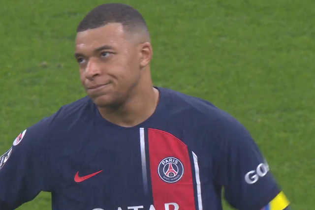 Vídeo: Mbappé é substituído e a reação do jogador diz tudo