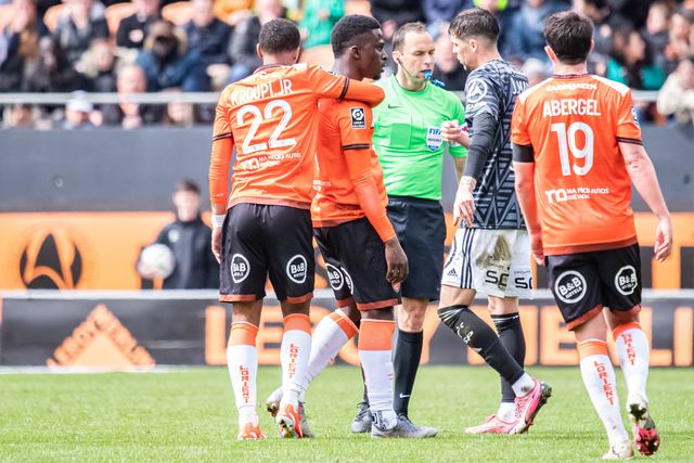 Críticas ao VAR em França: «Serve para quê?»