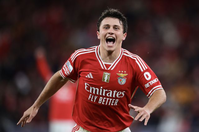 João Neves lidera frente ao Sporting