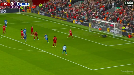 Vídeo: o golo de Welbeck que gelou Anfield... e a reação de Klopp