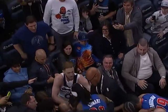 Confusão e murros na NBA: Cinco jogadores e dois treinadores expulsos!