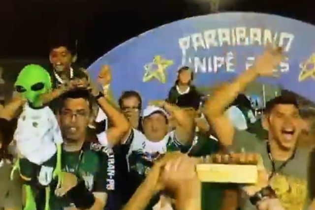 Brasil: Troféu desmonta-se durante comemoração de título 