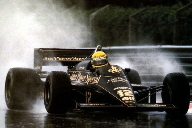 Ayrton Senna ao volando do Lotus 97T, no Estoril, a 21 de abril de 1985