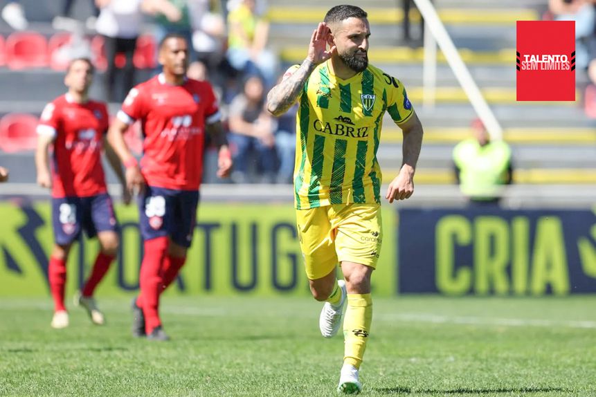 Costinha tem realizado uma época de grande nível e o seu contributo está a ajudar o Tondela na luta pela subida ao principal escalão do futebol português