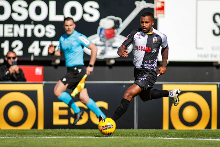 Farense: Pastor tem interessados e hesita em jogar na Liga 2