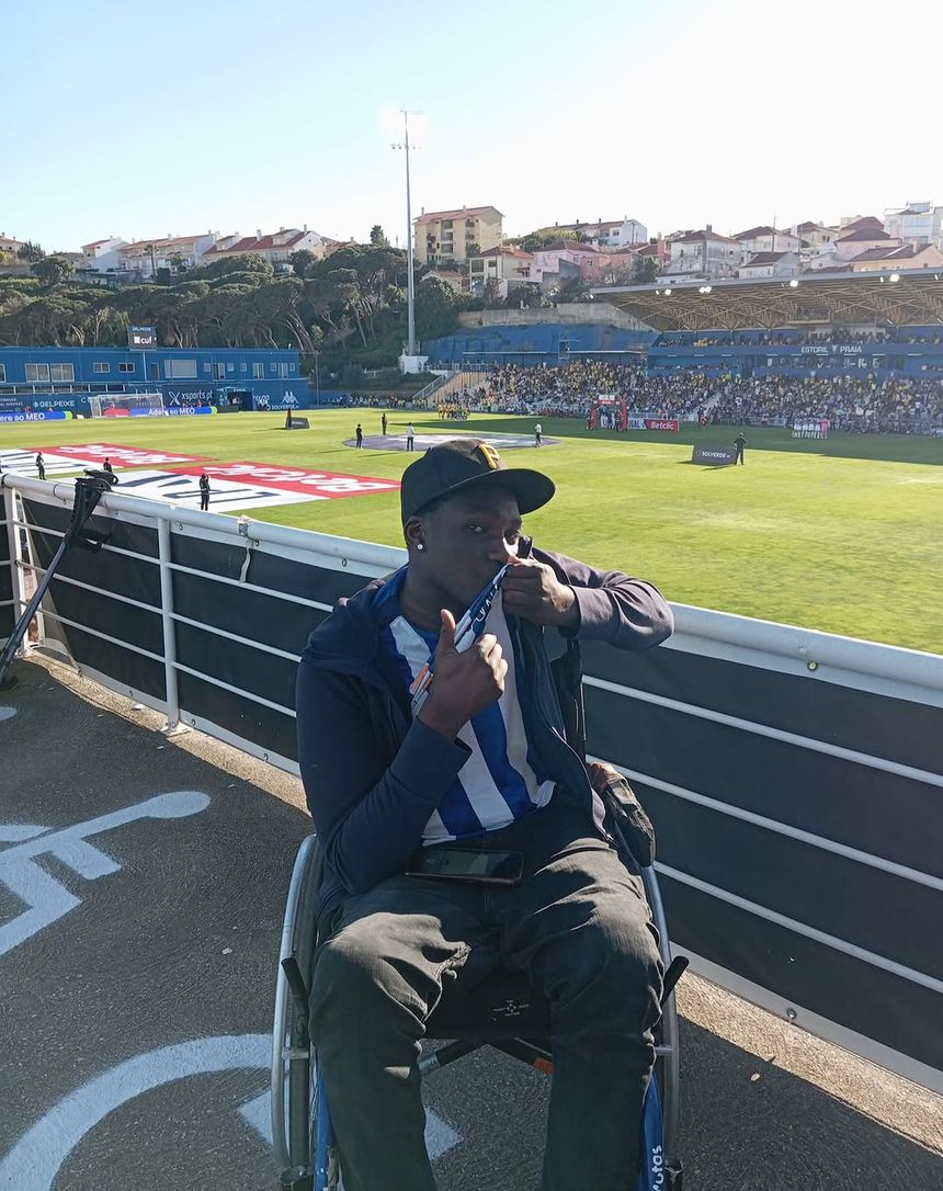 Malam viu de perto o Estoril-FC Porto (Fundação do Futebol/Instagram)