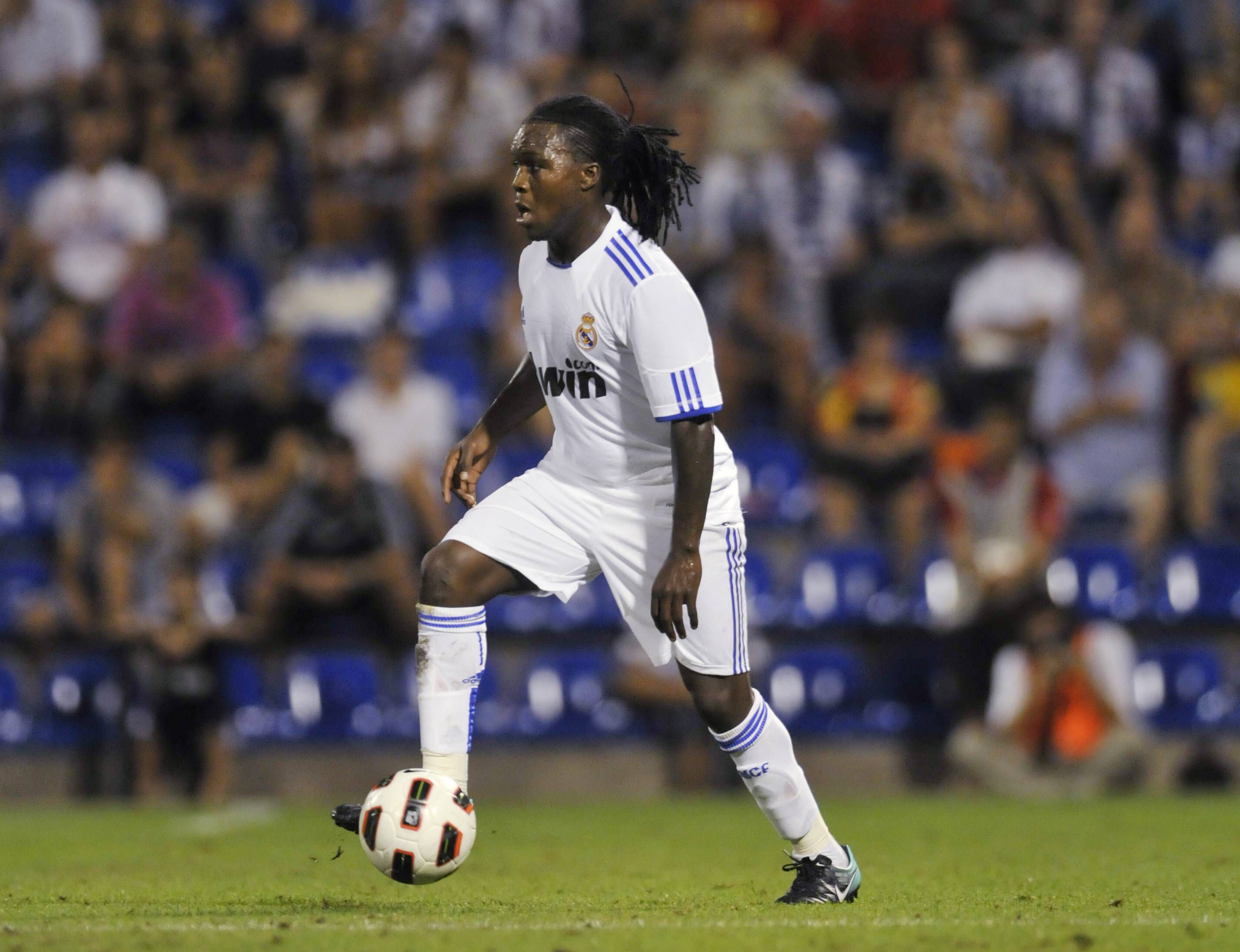 Royston Drenthe deixou o seu Feyenoord e assinou pelo Real Madrid, no qual esteve três épocas, mas a partir daí foi uma queda a pique