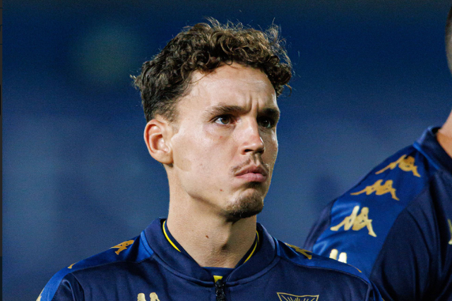 Jandro Orellana contabiliza 40 jogos pelo Estoril em época e meia e espreita um lugar no onze em Arouca.