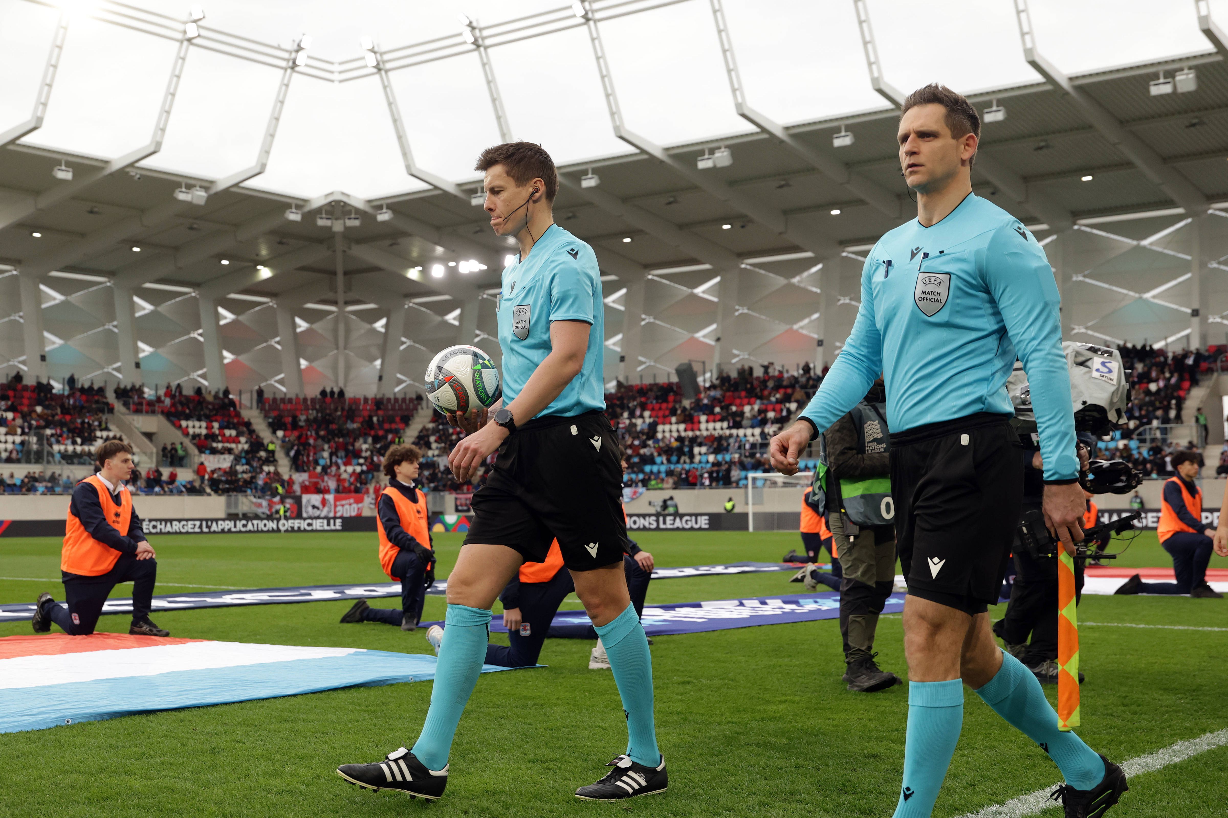 A arbitragem é, provavelmente, um dos contextos mais exigentes do desporto a nível psicológico — Foto: IMAGO