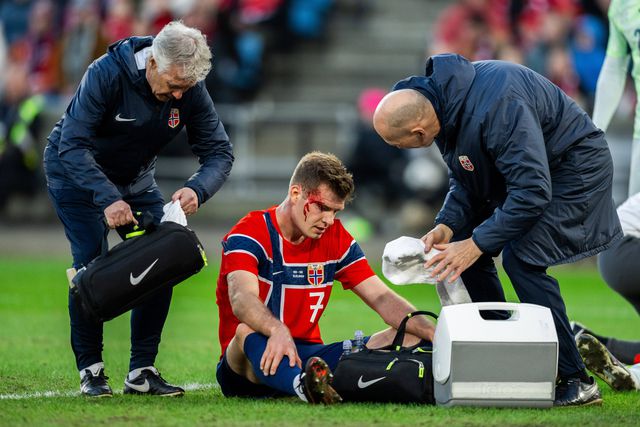 Sorloth recebeu assistência e saiu de campo - Foto: IMAGO