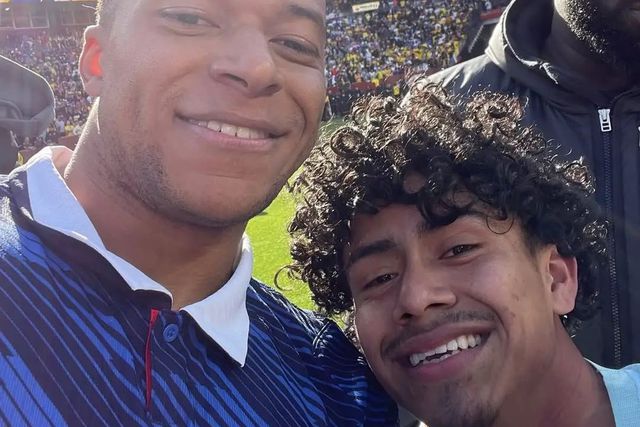 Adepto invadiu campo por Mbappé e acabou detido