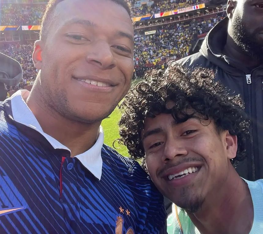 Adepto invadiu campo por Mbappé e acabou detido