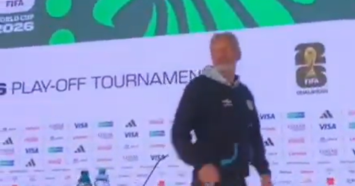 Susto: selecionador da RD Congo deixa sala de Imprensa após incidente (vídeo)