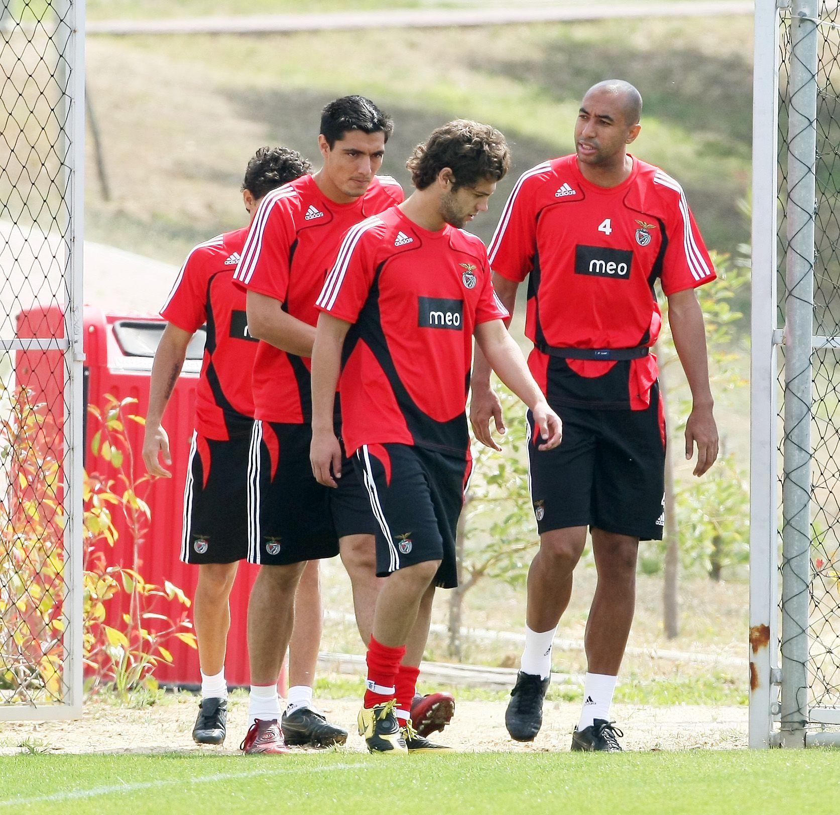David Simão com Luisão e Cardozo, num treino do Benfica (foto: A BOLA)