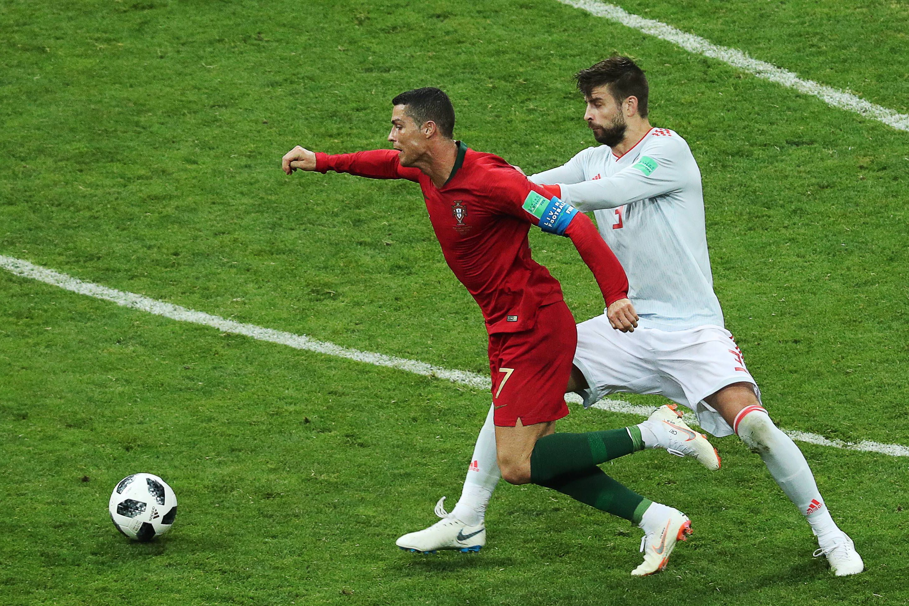 Cristiano Ronaldo e Gerard Piqué defrontaram-se inúmeras vezes por clube e seleção