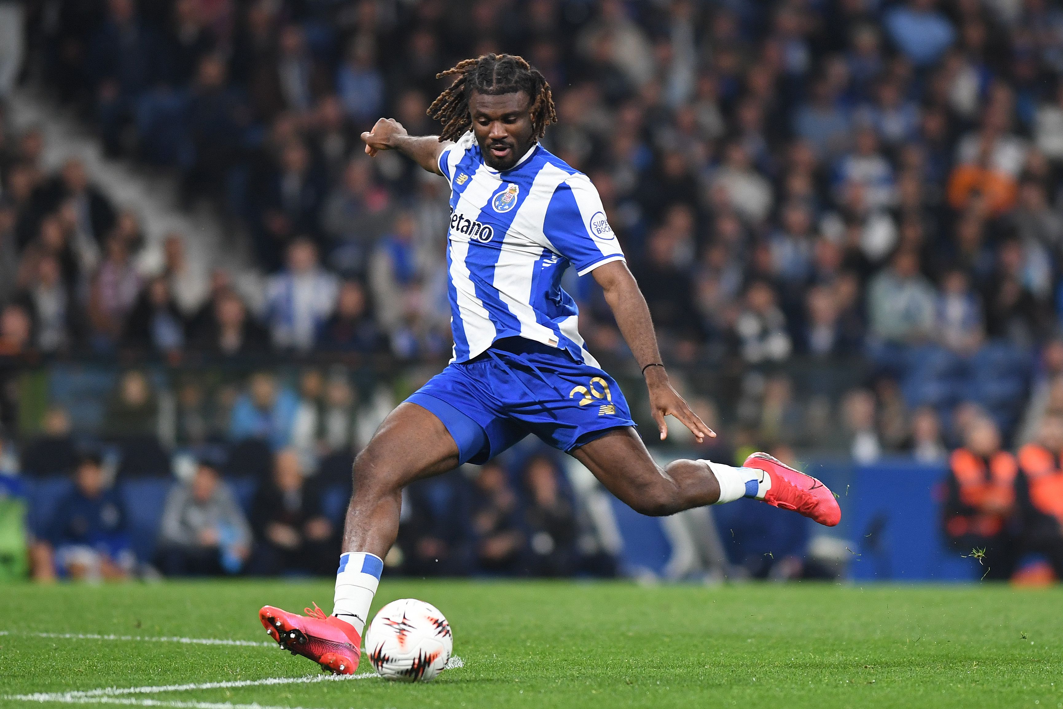 Moffi pode entrar no onze frente ao Famalicão - Foto: Rogério Ferreira/Kapta+