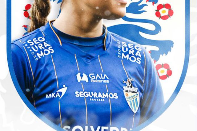 Jogadora de 17 anos do Valadares convocada para seleção principal de Inglaterra