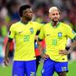 Vinícius Júnior e Neymar desolados após a eliminação do Brasil no Mundial 2022 com a Croácia, nos penáltis