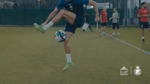 Ronaldo ensina truque aos companheiros do Al Nassr