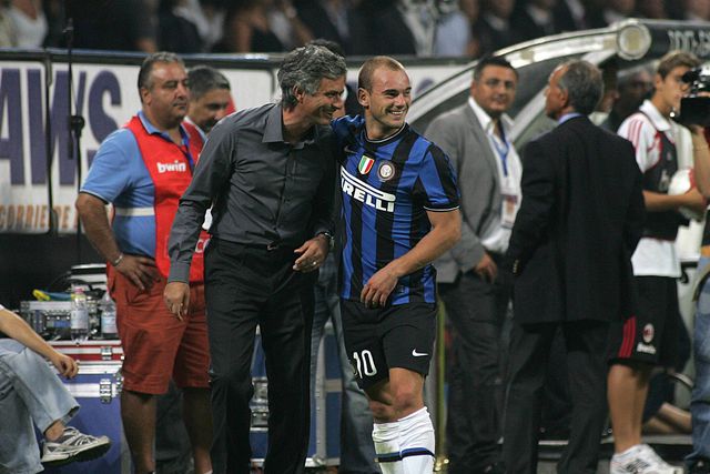 Sneijder confirma: «Falei com Mourinho, ele vai para o Fenerbahçe»