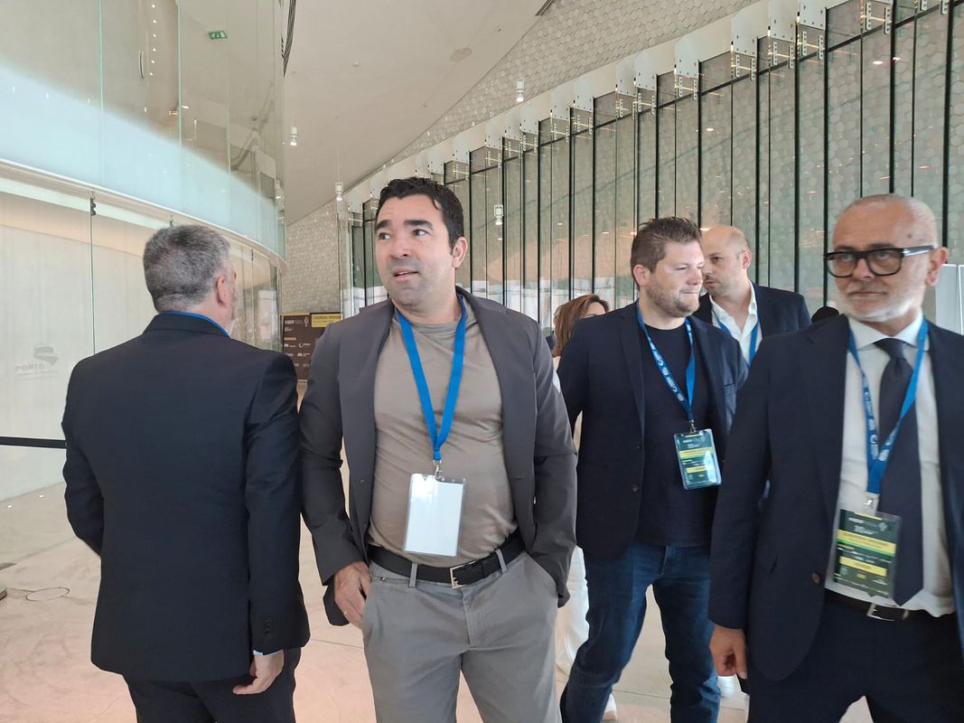 Deco sobre Mora: «Bonito um menino tão novo assumir a liderança»