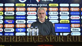 Mourinho explica mudanças na equipa técnica: «Adjunto de Guardiola foi para Portugal»