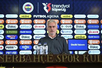 Mourinho explica mudanças na equipa técnica: «Adjunto de Guardiola foi para Portugal»